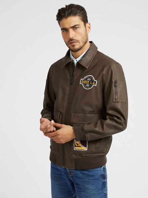 جاكيت أفياتور من الجلد الصناعي باللون البني من Guess