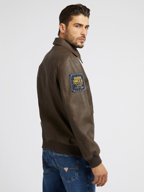 جاكيت أفياتور من الجلد الصناعي باللون البني من Guess