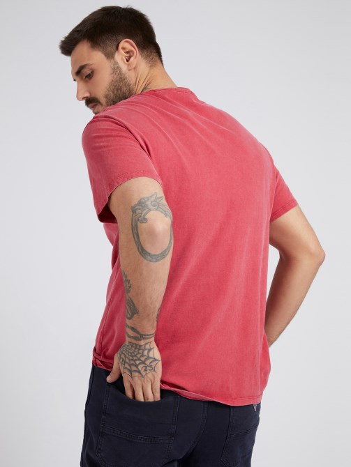تيشيرت بشعار أمامي أحمر Guess