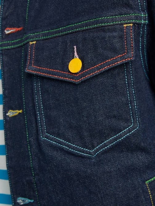 جاكيت جينز بطبعة زرقاء من Guess