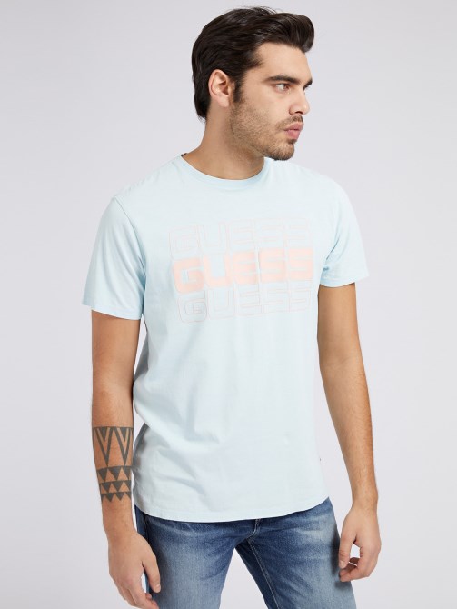 تيشيرت بشعار أمامي أزرق فاتح Guess