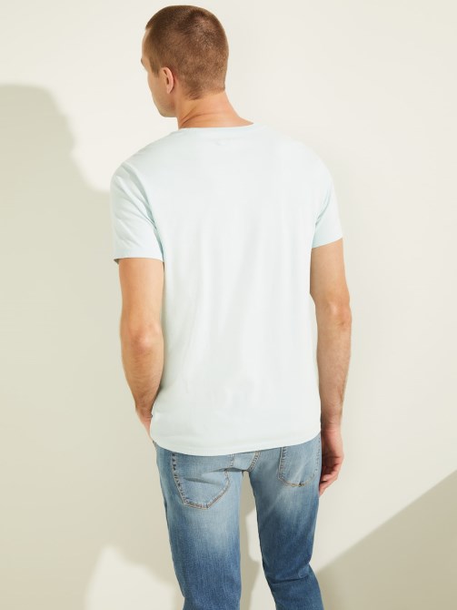 تيشيرت بشعار أمامي أزرق فاتح Guess