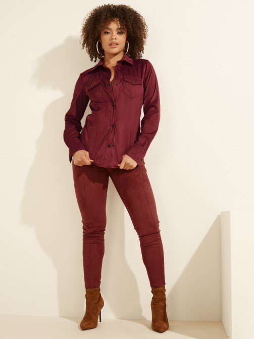 قميص قميص من الجلد المدبوغ باللون الأحمر