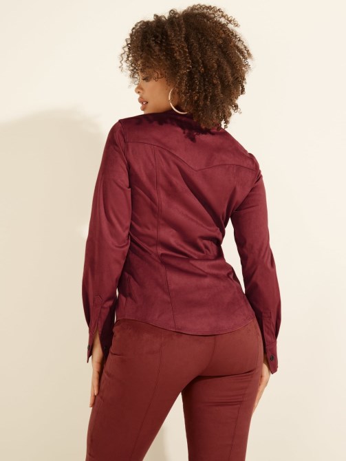 قميص قميص من الجلد المدبوغ باللون الأحمر