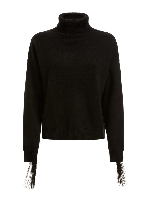 سترة من الصوف بأهداب سوداء