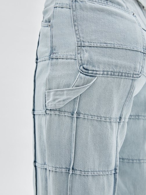 استرخاء رمادي من Guess