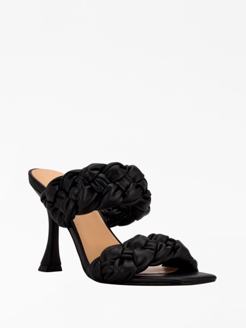 حذاء مفتوح بكعب هارلي أسود من Guess