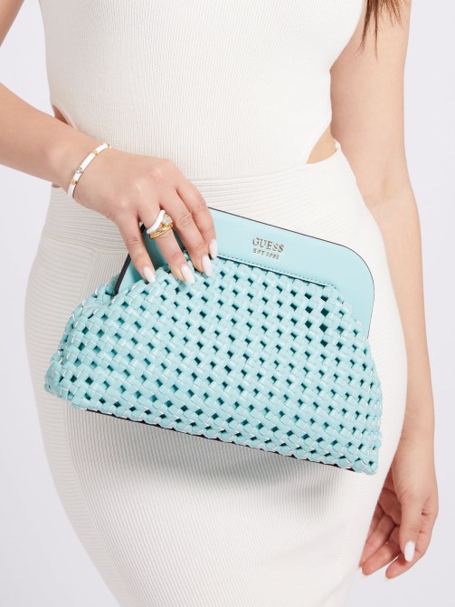 مضفر باللون الأزرق الفاتح