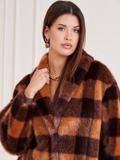 معطف فرو صناعي من جيس مارسيانو بني متعدد الألوان
