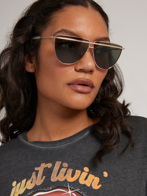 28n Guess نموذج بيضاوي للنظارات الشمسية