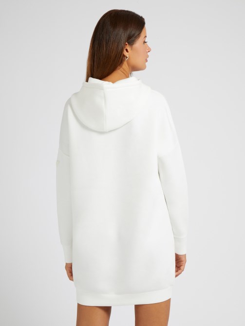 سويت شيرت أبيض بشعار أمامي Guess اتجاه جديد