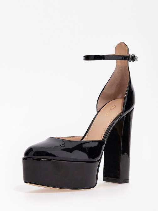 صندل أسود من Guess كالان بمظهر لامع