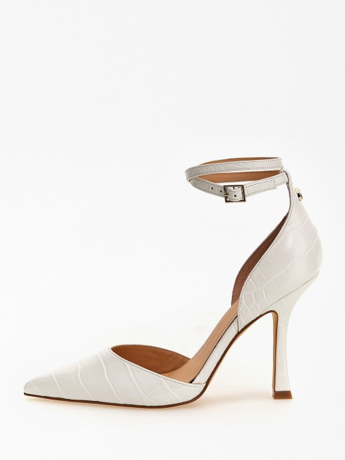 صندل Guess Sidnie بطبعة التمساح أبيض