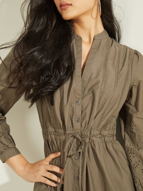 تخمين فستان طويل من القطن والتطريز الأخضر