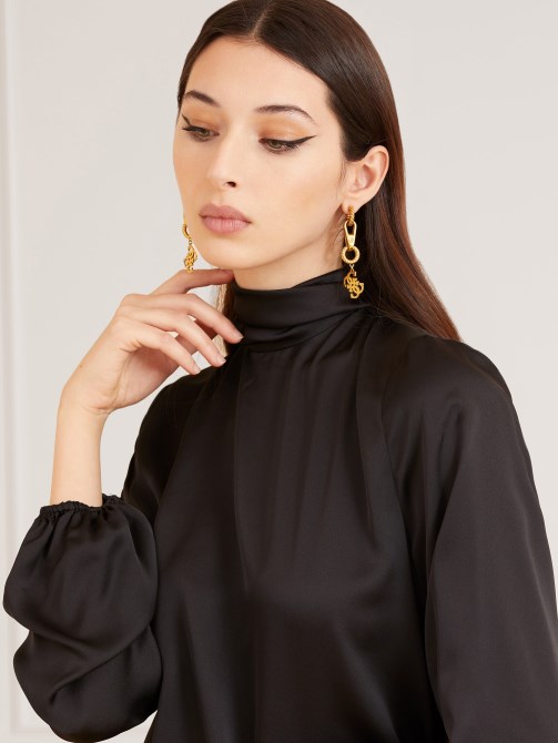 بلوزة ساتان ماركيانو سوداء Guess