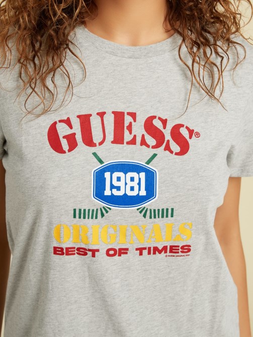 تيشيرت بشعار أمامي رمادي Guess