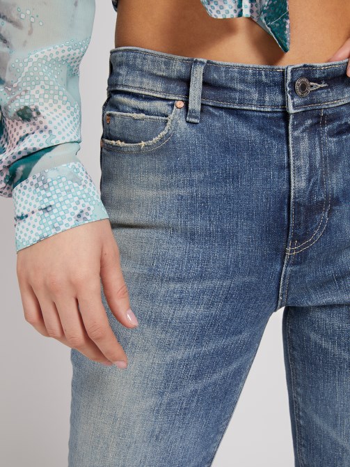 بنطلون جينز ضيق أزرق Guess
