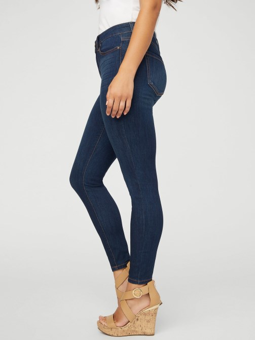جينز ضيق متوسط ​​الارتفاع Guess Jadenulpt