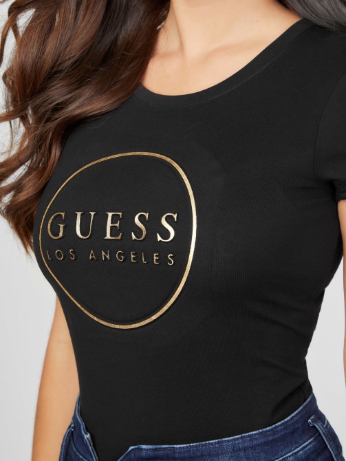 تيشيرت بشعار جيجي جت أسود Guess