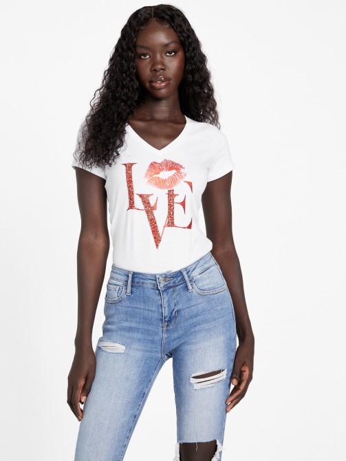 تيشيرت من Guess Eco Cece Love بياقة على شكل V أبيض نقي