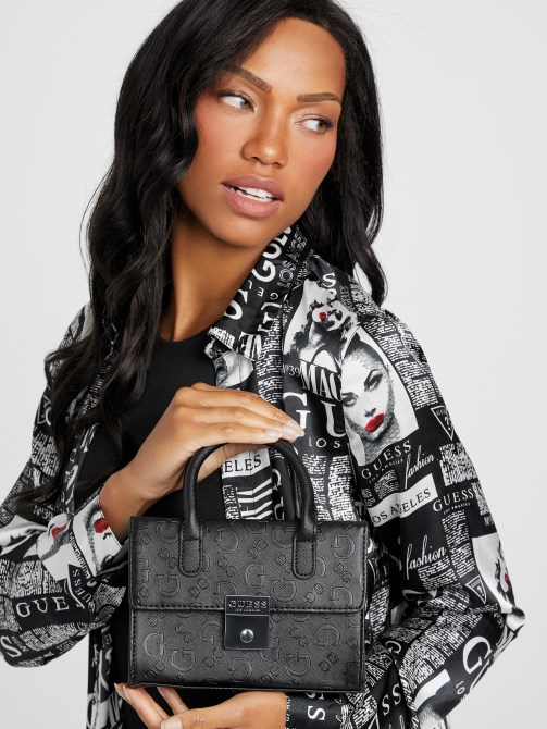 حقيبة صغيرة تحمل شعار Guess باللون الأسود