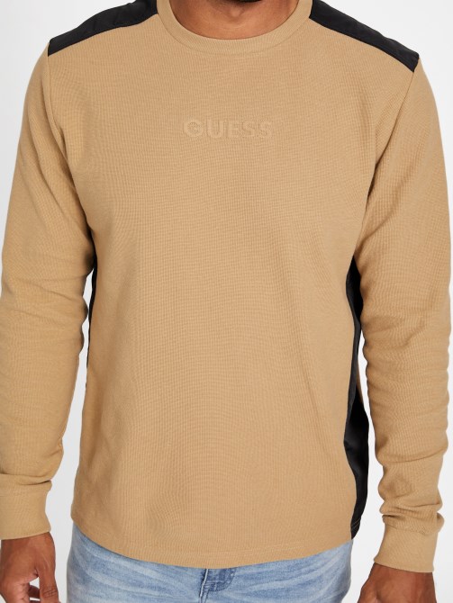 تي شيرت Guess بأكمام طويلة بلون رمادي داكن نابري