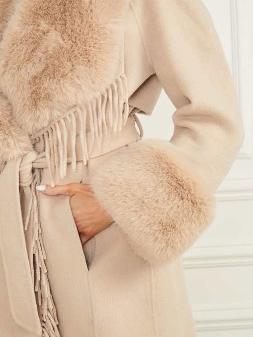 تخمين Fawn Taupe هامش ومعطف تقليم من الفرو الصناعي