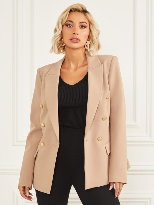 Shelly Blazer شقراء طموح تخمين