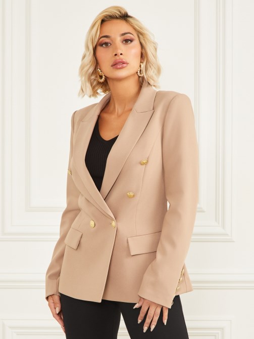 Shelly Blazer شقراء طموح تخمين