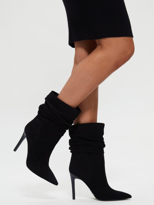 Backy الجلد المدبوغ Slouch Bootie Black 001 Guess