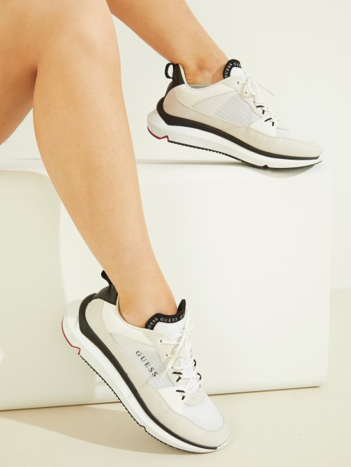 حذاء رياضي باللون العاجي 150 درجة