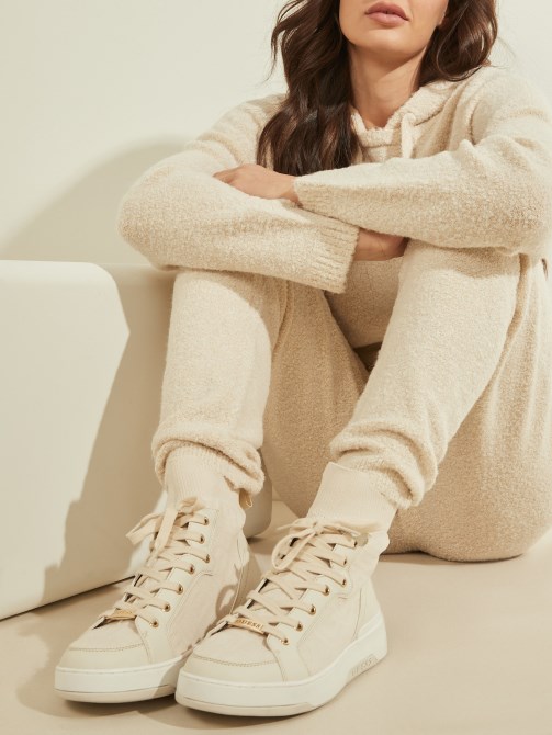 Manney حذاء رياضي برقبة عالية وشعار بلون واحد عاجي Guess