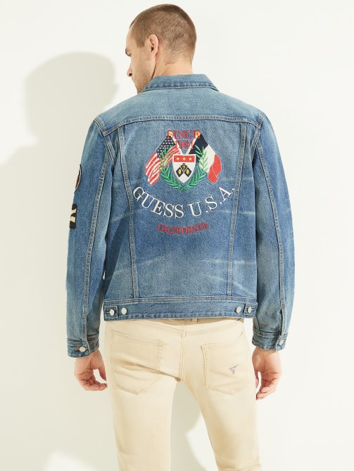 سترة أعلام مطرزة باللون الأزرق من Guess