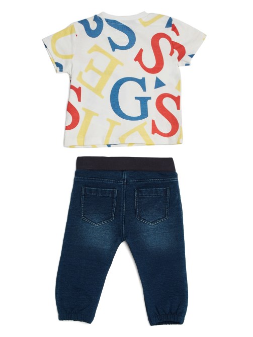 طقم تي شيرت بشعار وبنطلون جينز (3-24 متر) Guess أبيض كل انحاء G